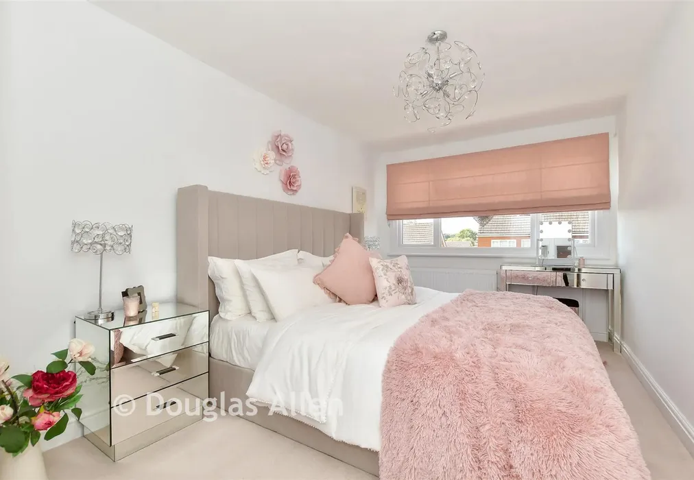 Bedroom 1 - Outwood Farm Close, Billericay, Essex - Wards of Kent