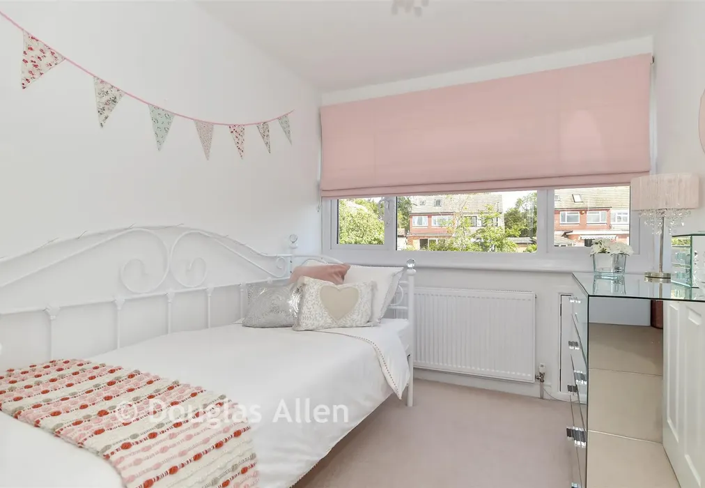 Bedroom 2 - Outwood Farm Close, Billericay, Essex - Wards of Kent