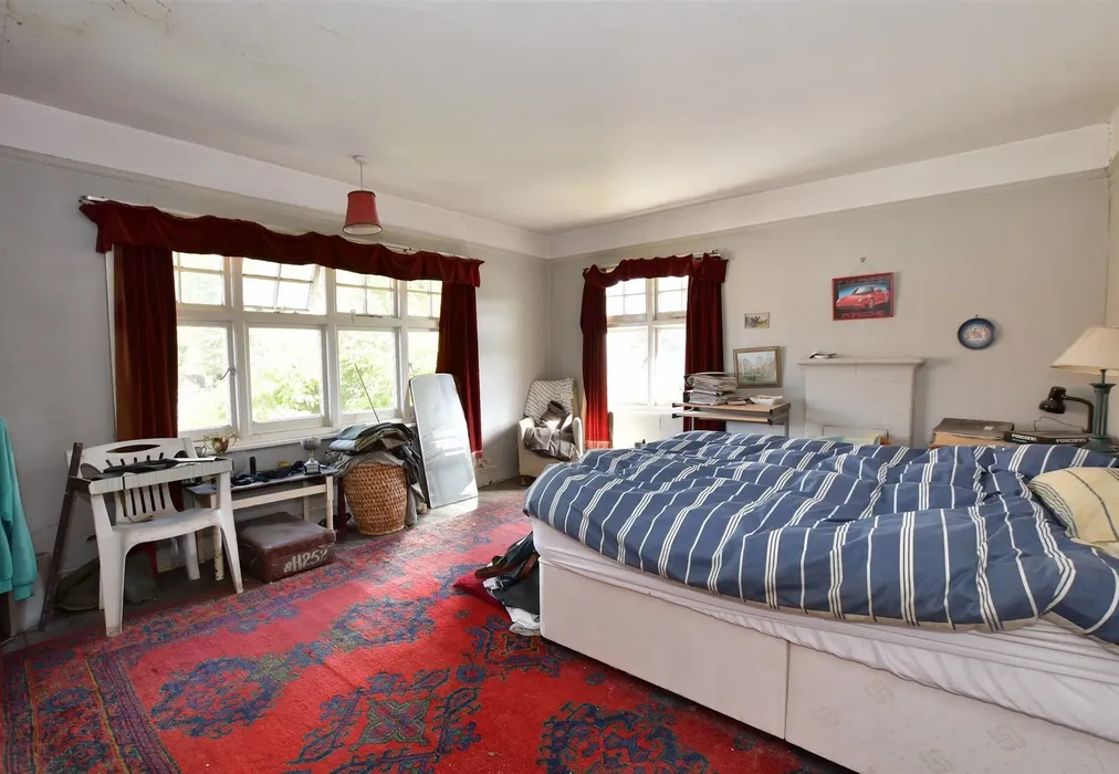 Bedroom 1 - Middle Street, Nazeing, Essex - Wards of Kent