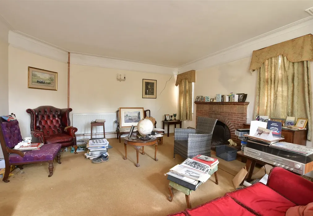 Lounge - Middle Street, Nazeing, Essex - Wards of Kent