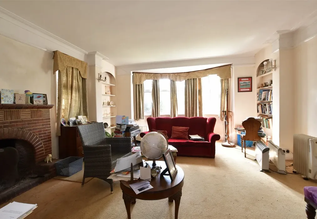 Lounge - Middle Street, Nazeing, Essex - Wards of Kent