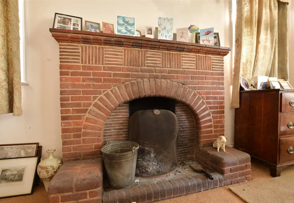 Internal Feature - Middle Street, Nazeing, Essex - Wards of Kent