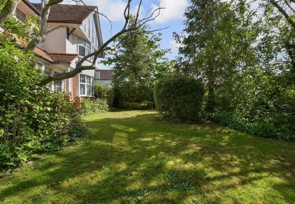 Front Garden - Middle Street, Nazeing, Essex - Wards of Kent