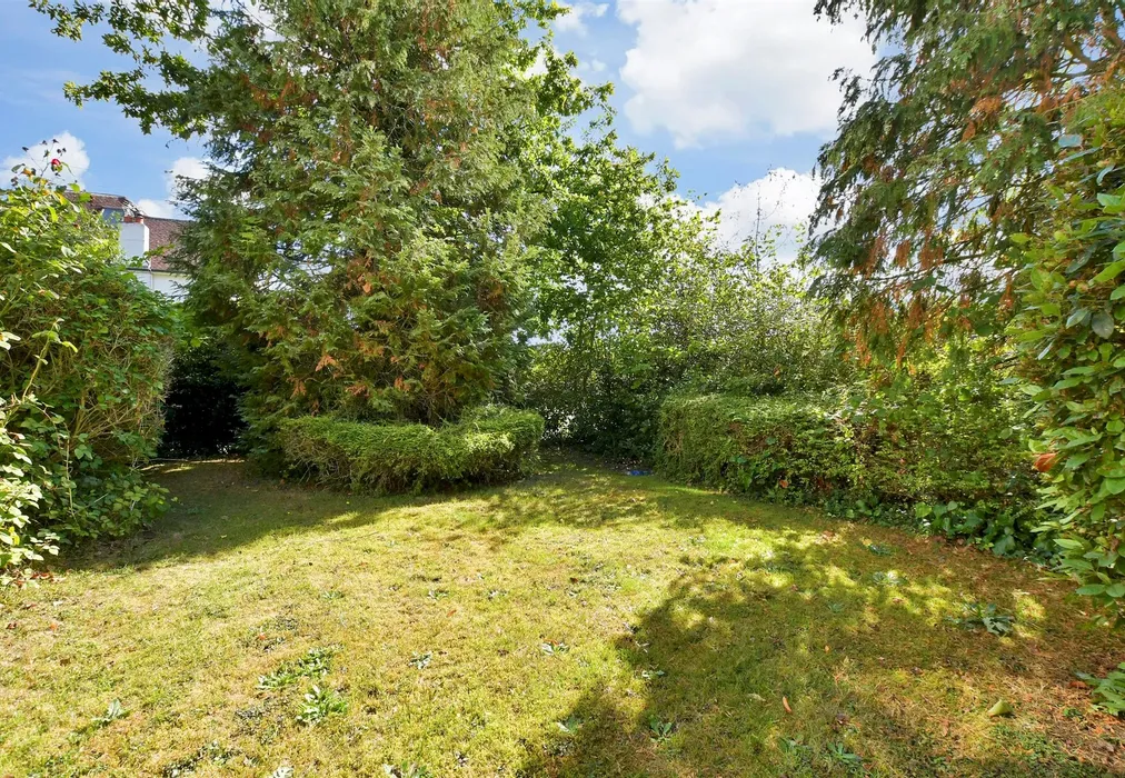 Front Garden - Middle Street, Nazeing, Essex - Wards of Kent