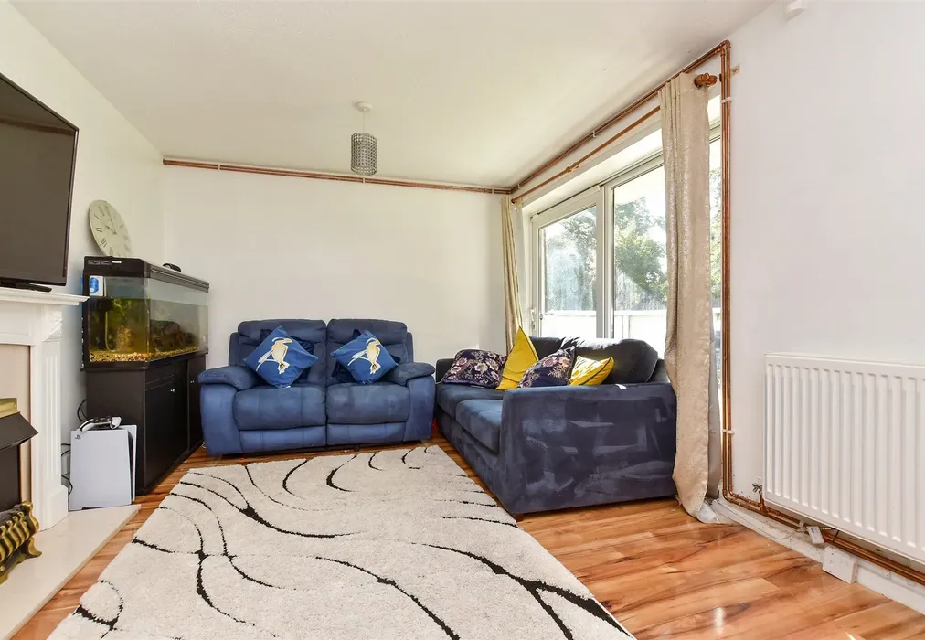 Lounge - Basinghall Gardens, Sutton, Surrey - Wards of Kent