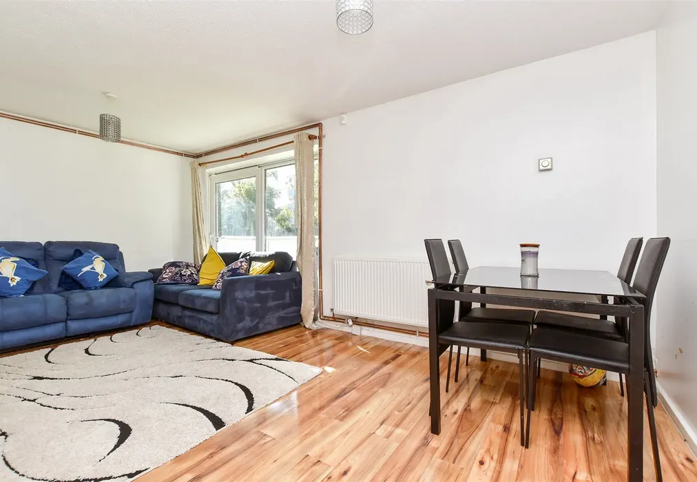 Lounge - Basinghall Gardens, Sutton, Surrey - Wards of Kent