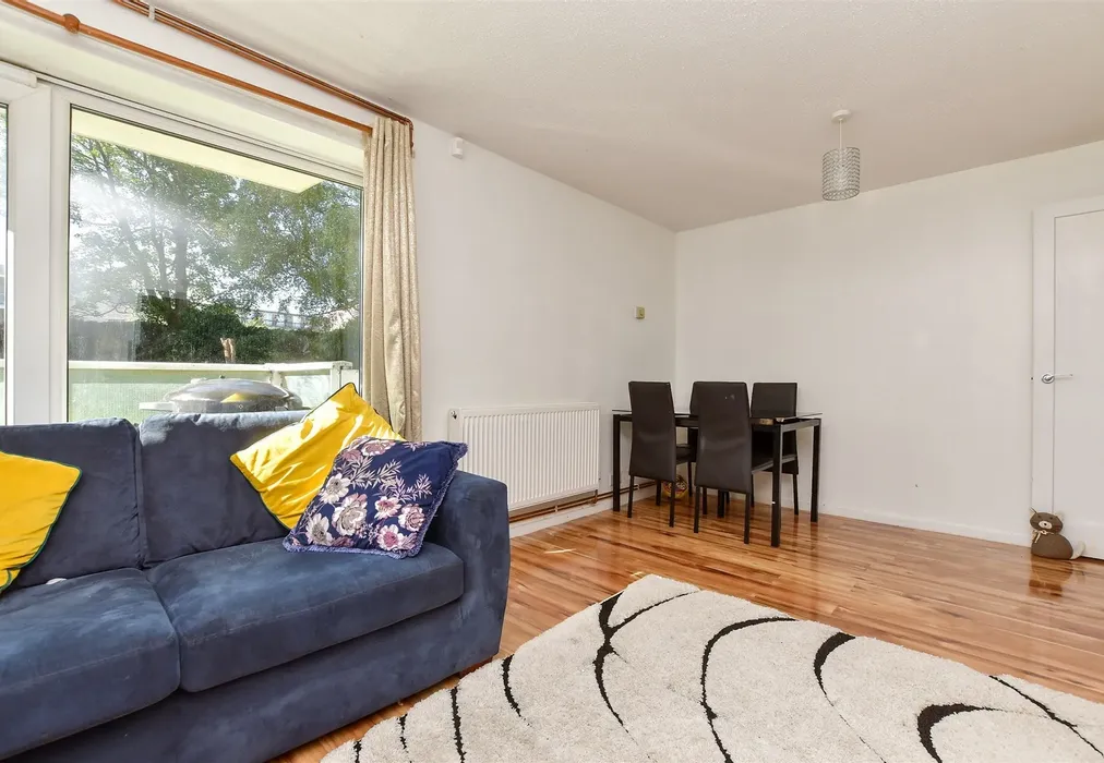 Lounge - Basinghall Gardens, Sutton, Surrey - Wards of Kent