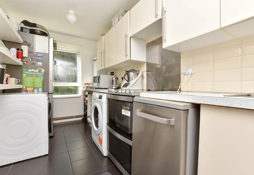 Kitchen - Basinghall Gardens, Sutton, Surrey - Wards of Kent