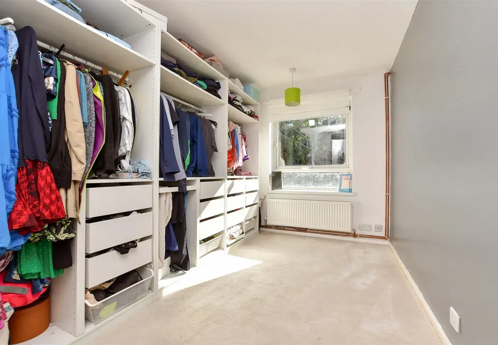 Bedroom 2 - Basinghall Gardens, Sutton, Surrey - Wards of Kent