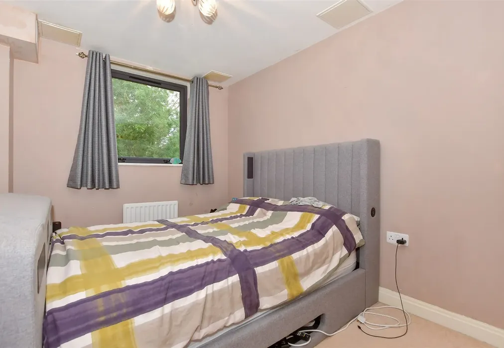 Bedroom 1 - Clifford Way, Maidstone, Kent - Wards of Kent