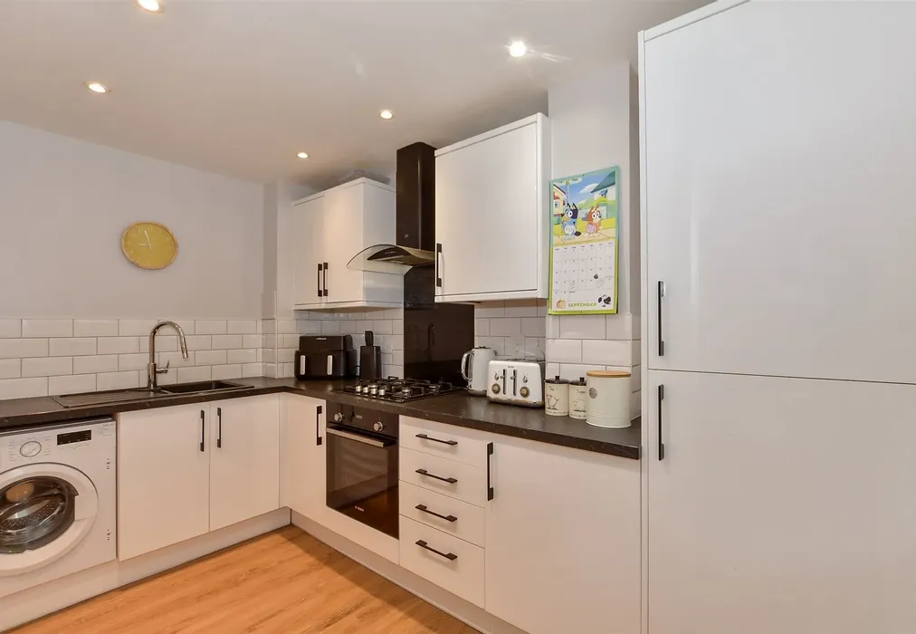 Kitchen - Clifford Way, Maidstone, Kent - Wards of Kent