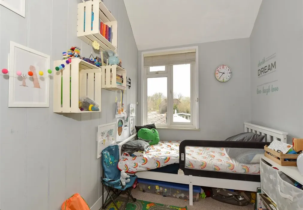 Bedroom 2 - The Common, Cranleigh, Surrey - Wards of Kent
