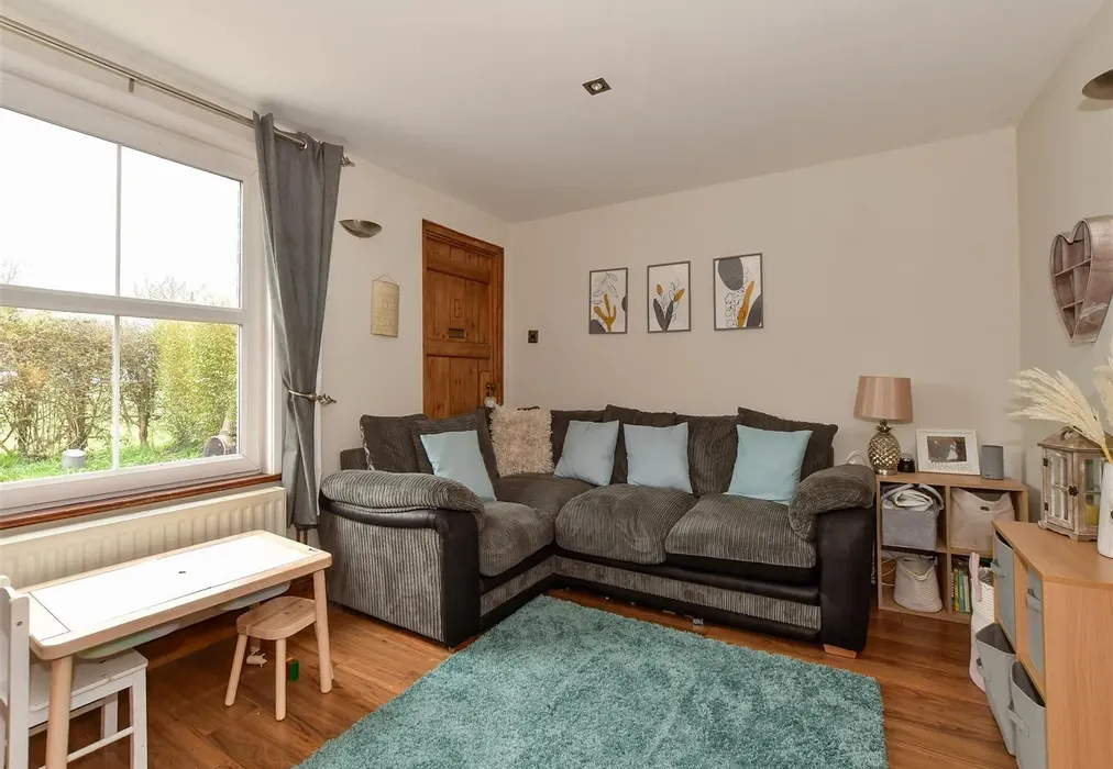 Lounge - The Common, Cranleigh, Surrey - Wards of Kent