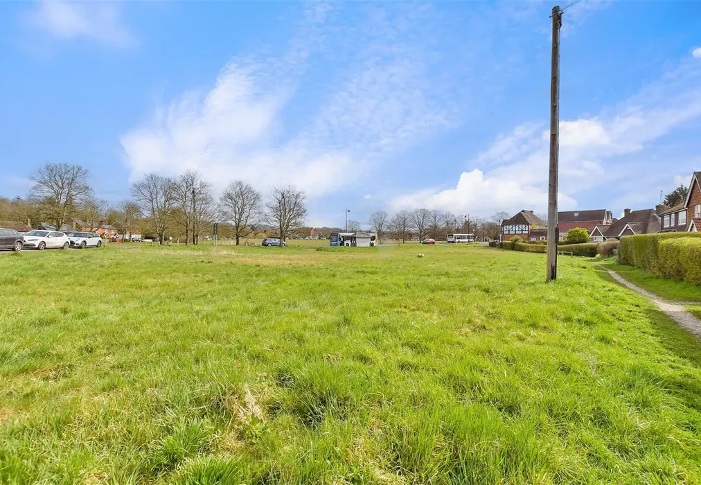 Surrounding Area - The Common, Cranleigh, Surrey - Wards of Kent