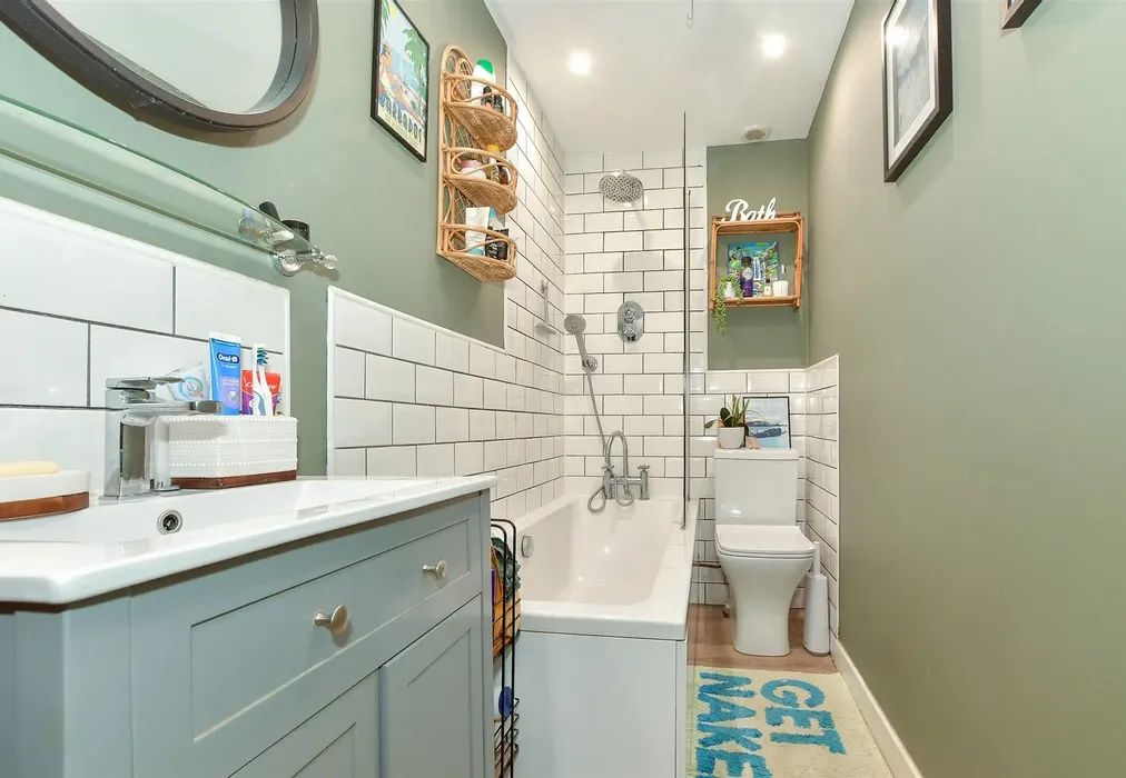 Bathroom - Corseley Road, Groombridge, Tunbridge Wells, East Sussex - Wards of Kent
