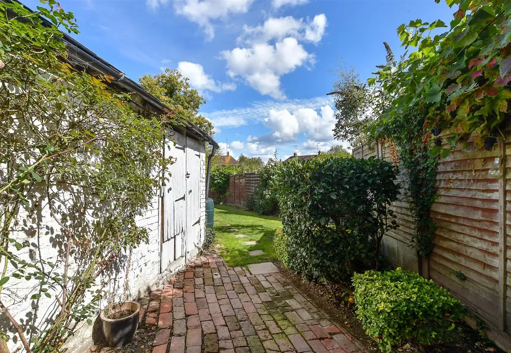 Rear Garden - Corseley Road, Groombridge, Tunbridge Wells, East Sussex - Wards of Kent