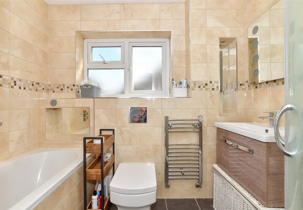 Bedroom 1 - Middleton Gardens, Tangmere, Chichester, West Sussex - Wards of Kent