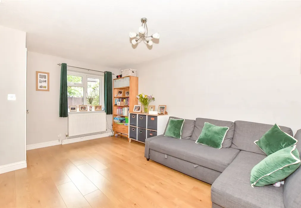 Lounge - Middleton Gardens, Tangmere, Chichester, West Sussex - Wards of Kent