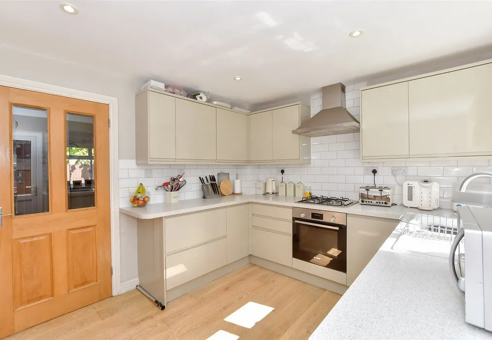 Kitchen - Middleton Gardens, Tangmere, Chichester, West Sussex - Wards of Kent