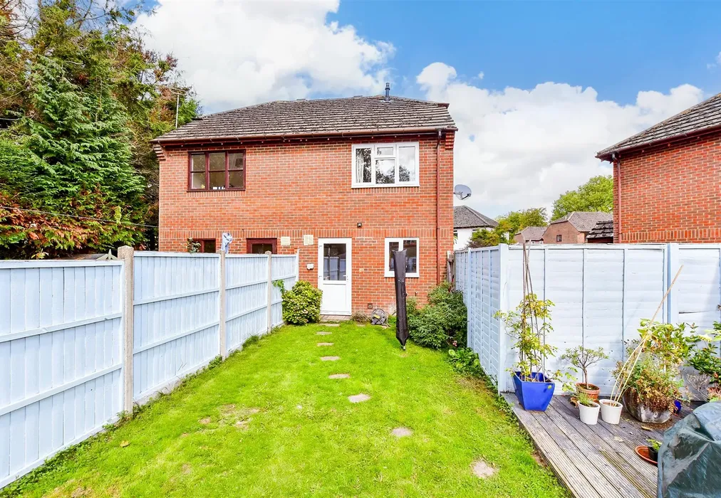 Rear Garden - Middleton Gardens, Tangmere, Chichester, West Sussex - Wards of Kent
