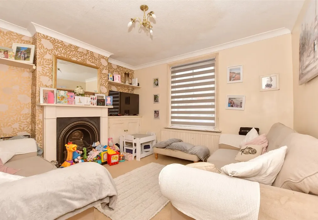 Lounge - Norton Road, Tunbridge Wells, Kent - Wards of Kent