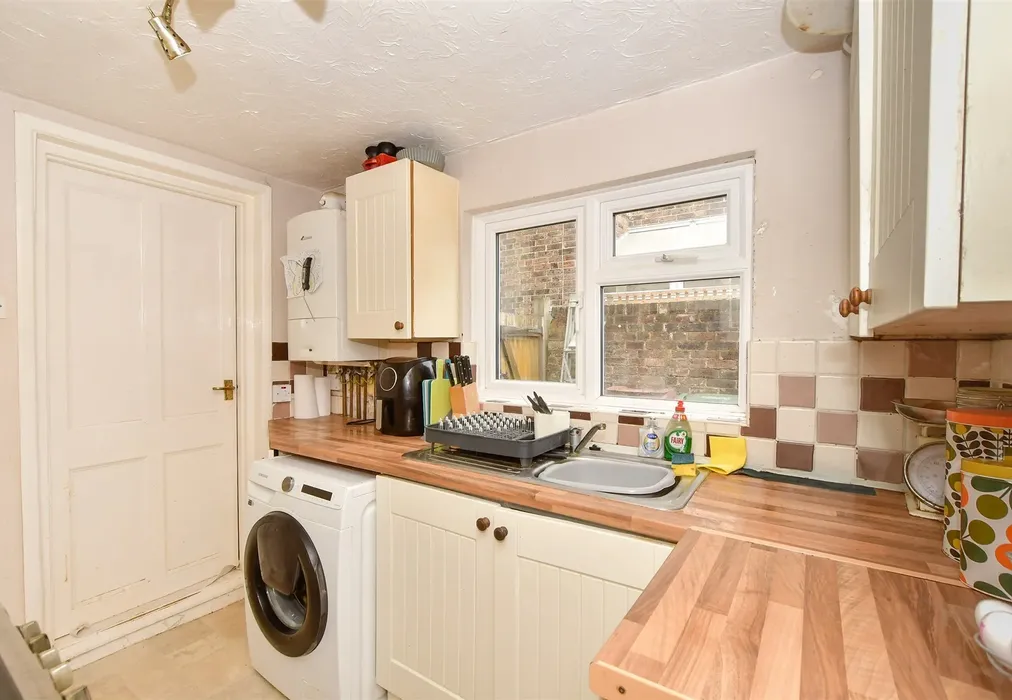 Kitchen - Norton Road, Tunbridge Wells, Kent - Wards of Kent