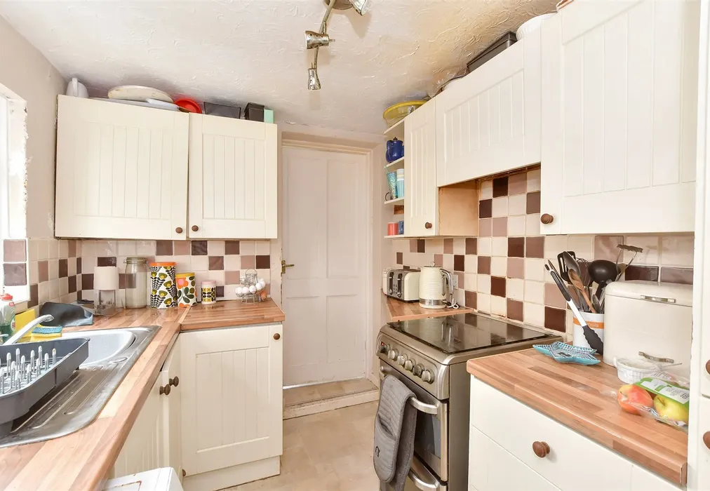 Kitchen - Norton Road, Tunbridge Wells, Kent - Wards of Kent