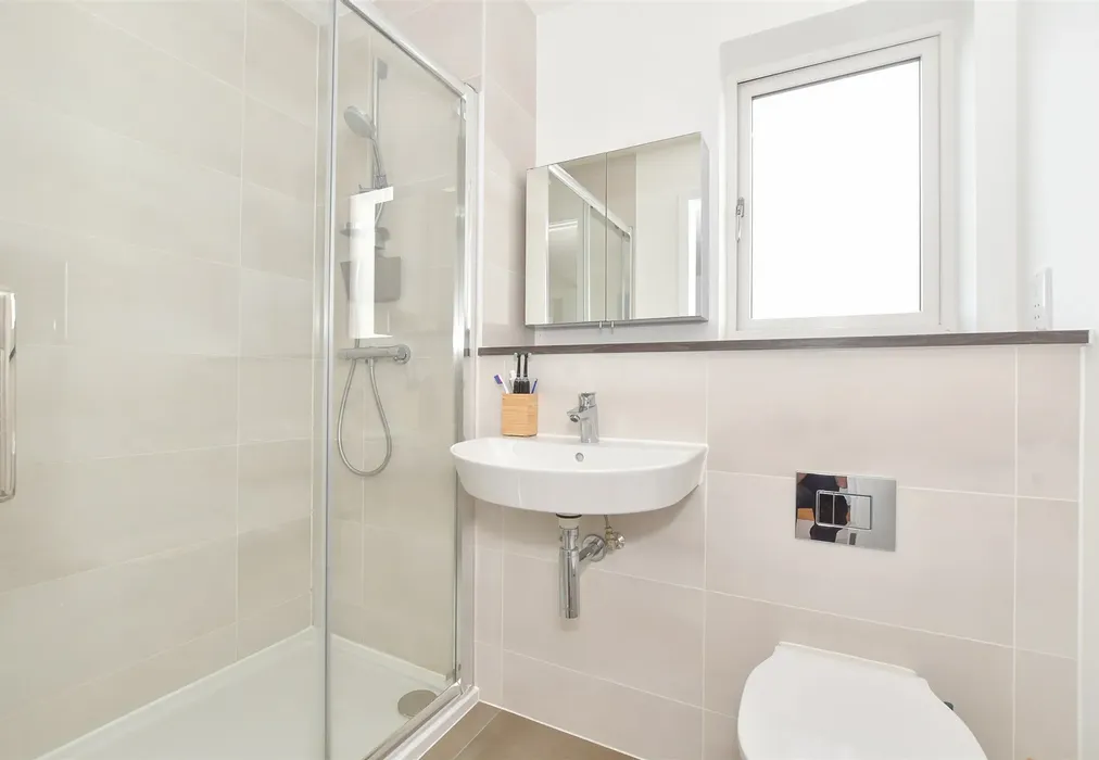 En-Suite Shower Room - William Penn Way, Chichester, West Sussex - Wards of Kent