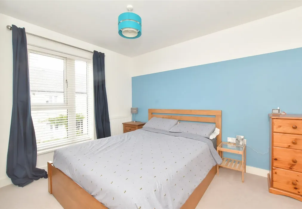Bedroom 1 - William Penn Way, Chichester, West Sussex - Wards of Kent