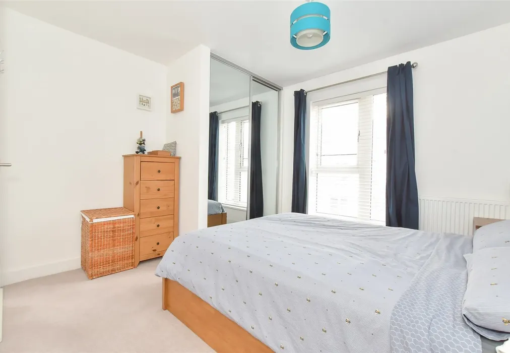 Bedroom 1 - William Penn Way, Chichester, West Sussex - Wards of Kent