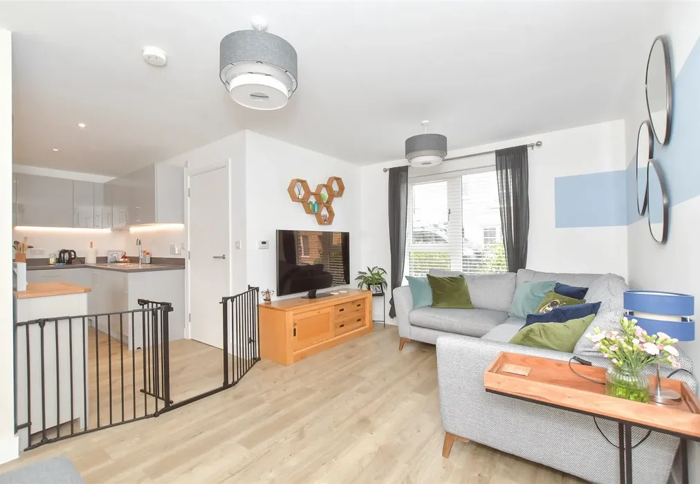 Lounge - William Penn Way, Chichester, West Sussex - Wards of Kent