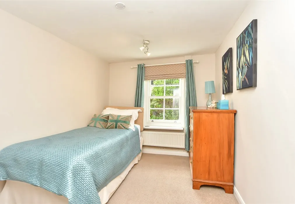Bedroom 4 - South Green, Sittingbourne, Kent - Wards of Kent