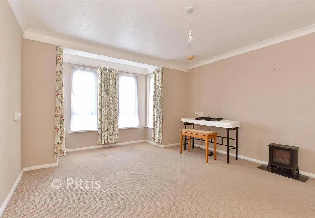 Lounge/Dining Room - Sandown Road, Sandown, Isle of Wight - Wards of Kent