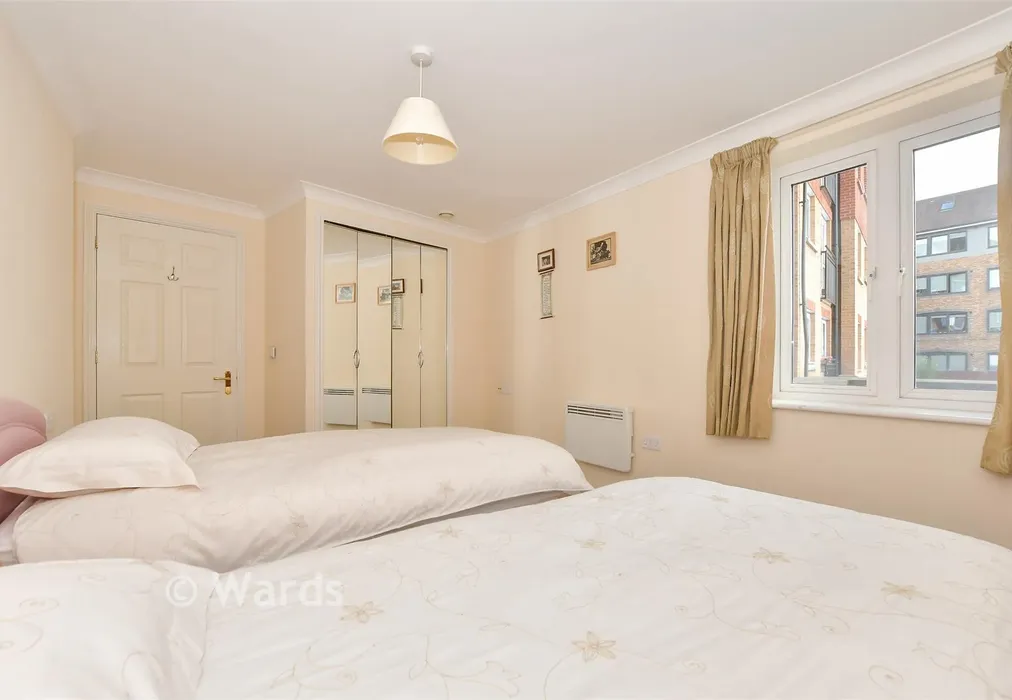 Bedroom - Medway Wharf Road, Tonbridge, Kent - Wards of Kent