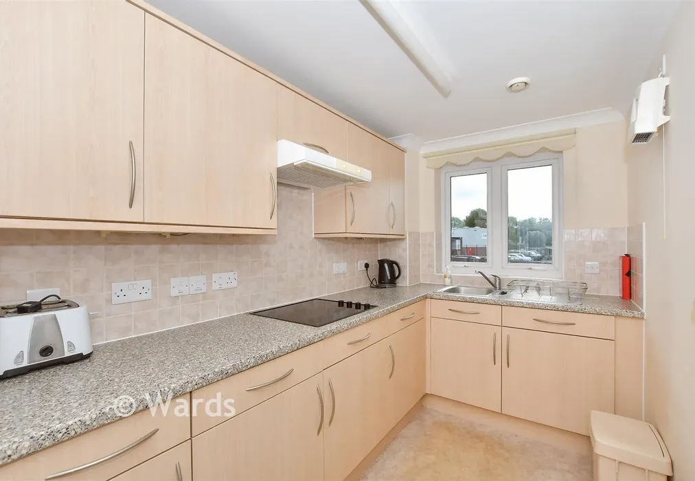 Kitchen - Medway Wharf Road, Tonbridge, Kent - Wards of Kent