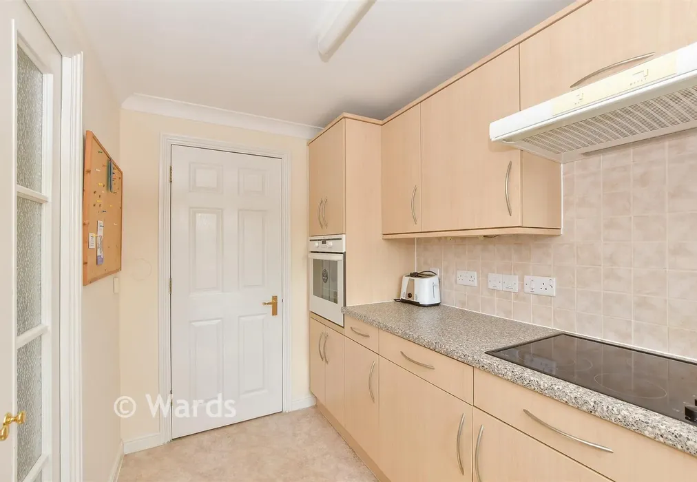 Kitchen - Medway Wharf Road, Tonbridge, Kent - Wards of Kent