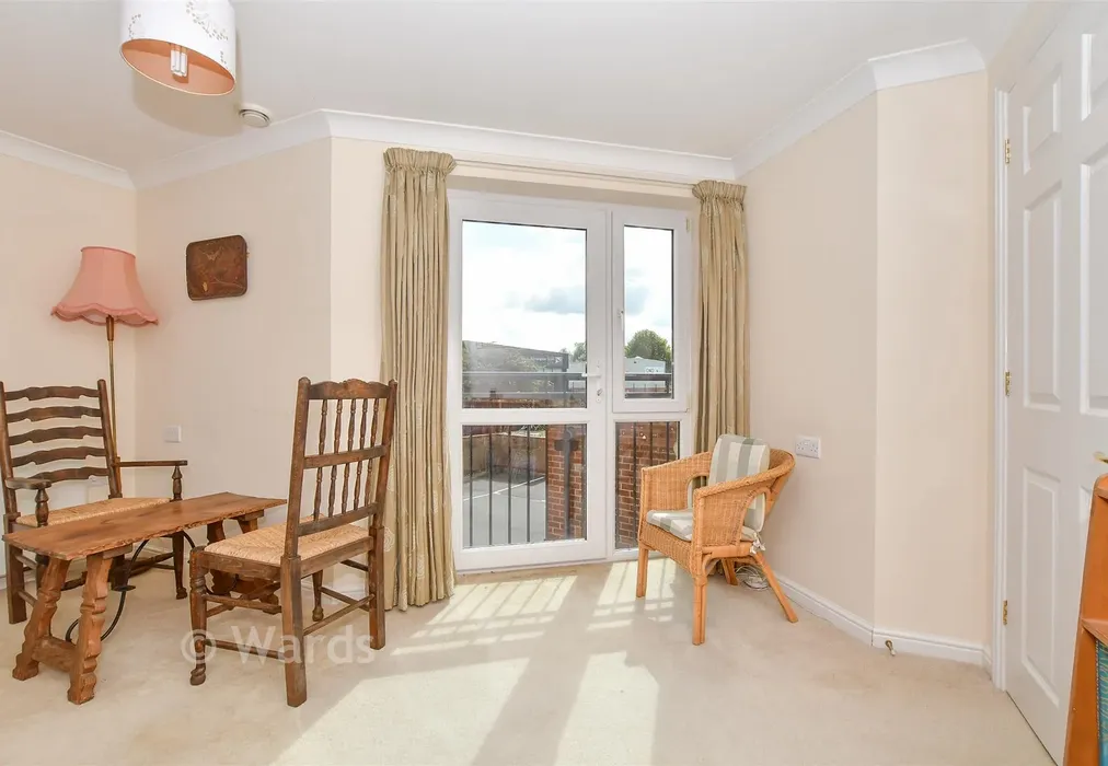 Lounge/Diner - Medway Wharf Road, Tonbridge, Kent - Wards of Kent