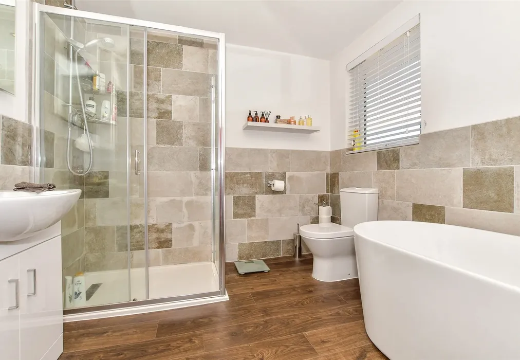 Bathroom - The Cockpit, Marden, Kent - Wards of Kent