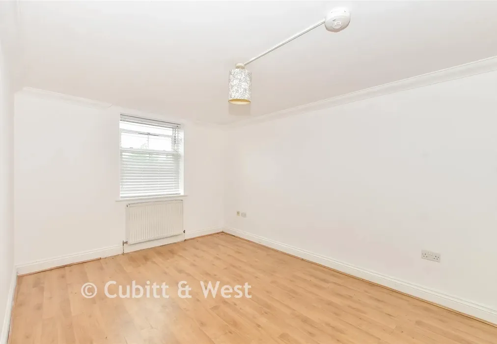 Lounge - Bell Farm Lane, Uckfield, East Sussex - Wards of Kent