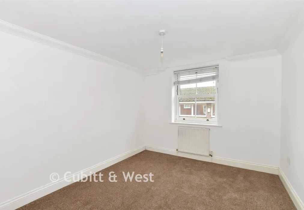 Bedroom 1 - Bell Farm Lane, Uckfield, East Sussex - Wards of Kent