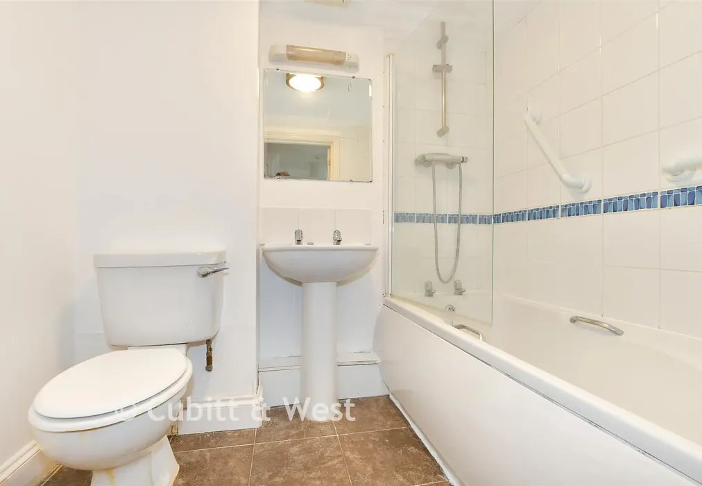 Bathroom - Bell Farm Lane, Uckfield, East Sussex - Wards of Kent