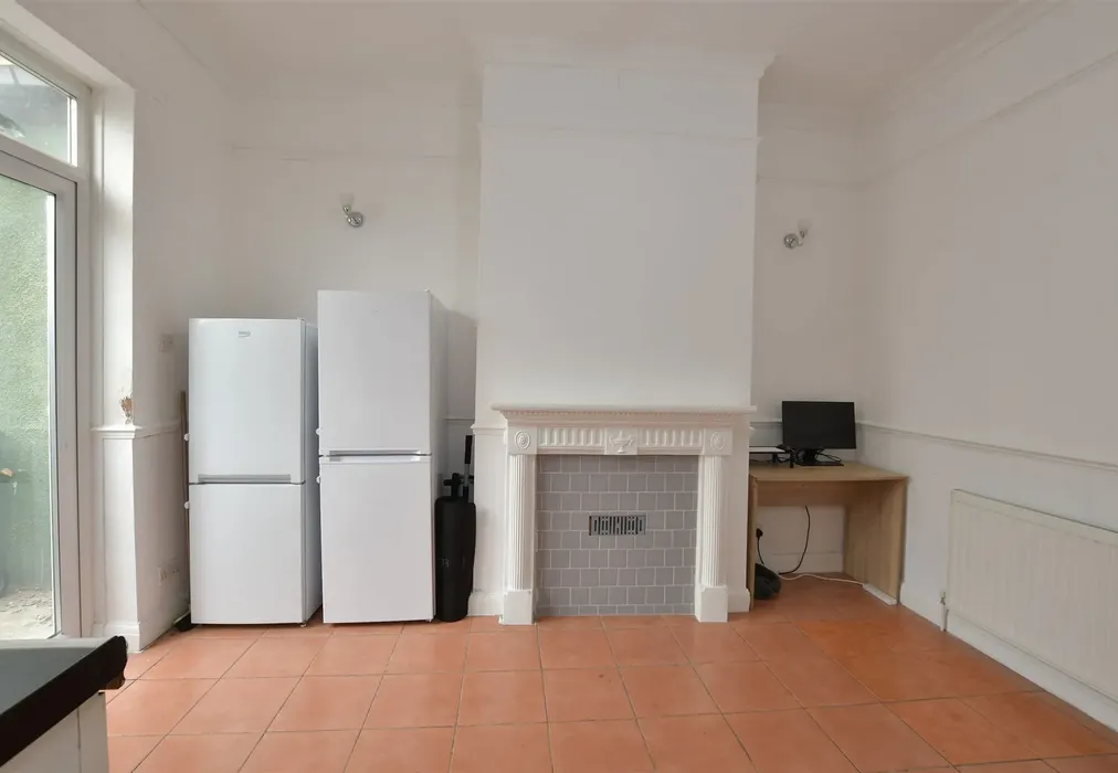 Kitchen/ Dining Room - Rectory Road, Manor Park - Wards of Kent