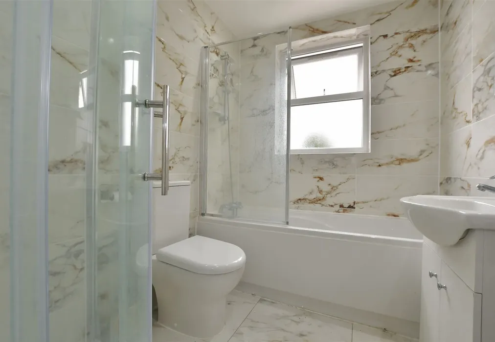 Bathroom - Rectory Road, Manor Park - Wards of Kent