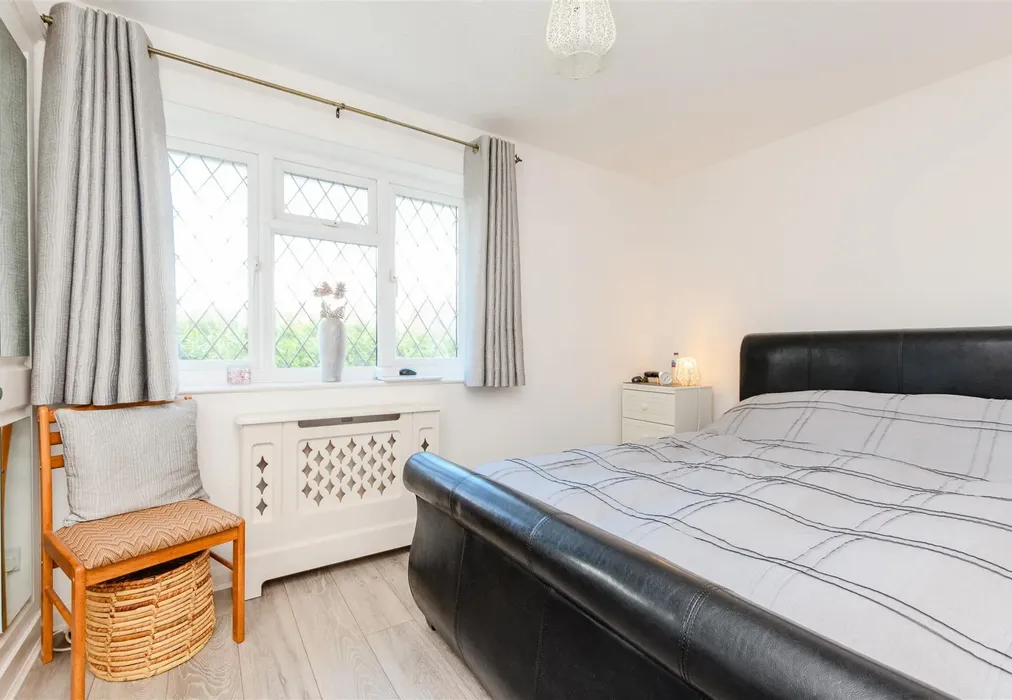 Bedroom 1 - Fairacre Place, Hartley, Longfield, Kent - Wards of Kent