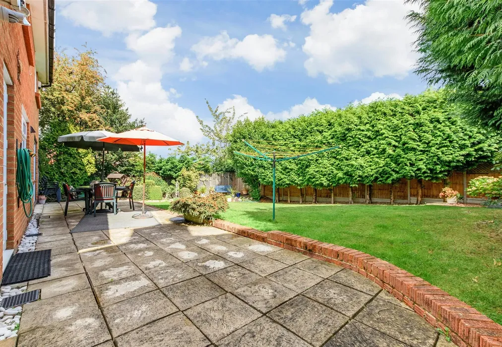 Rear Garden - Fairacre Place, Hartley, Longfield, Kent - Wards of Kent