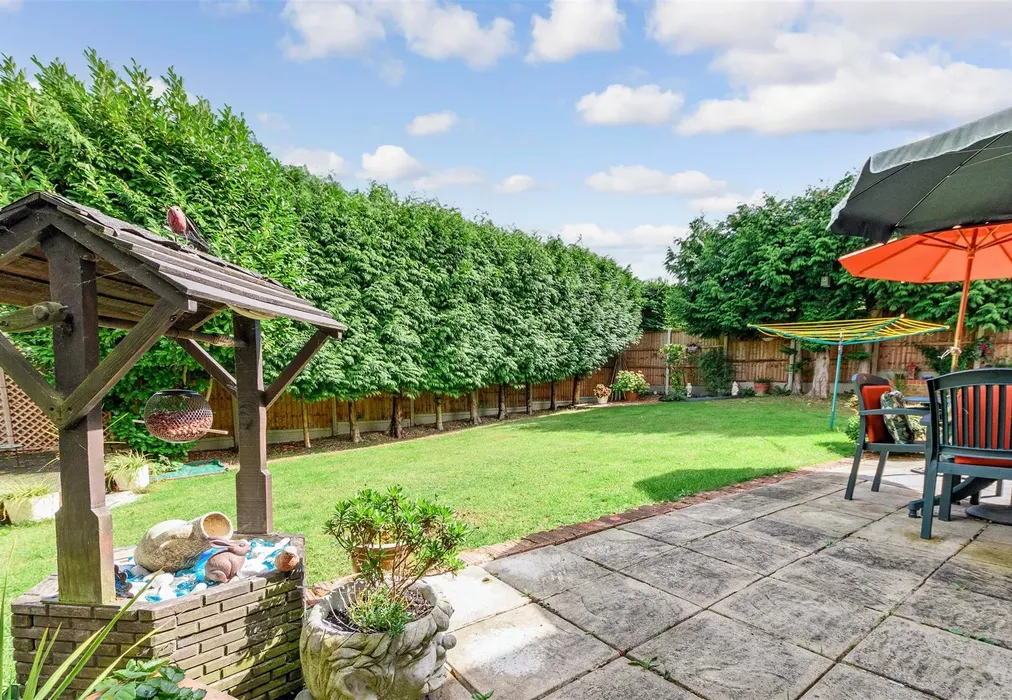 Rear Garden - Fairacre Place, Hartley, Longfield, Kent - Wards of Kent