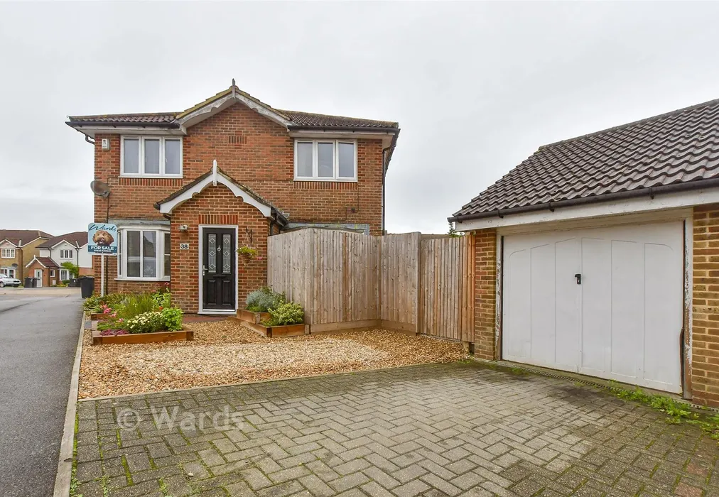 Driveway/Parking - Manor House Drive, Kingsnorth, Ashford, Kent - Wards of Kent
