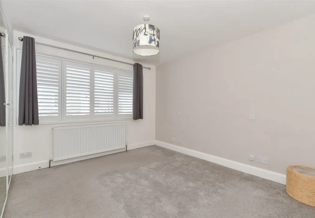 Bedroom 1 - Swanfield Road, Whitstable, Kent - Wards of Kent