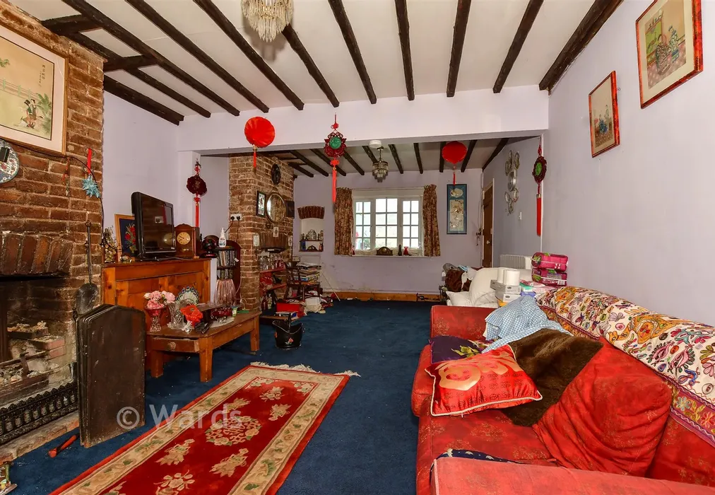 Lounge - Bysing Wood Road, Faversham, Kent - Wards of Kent