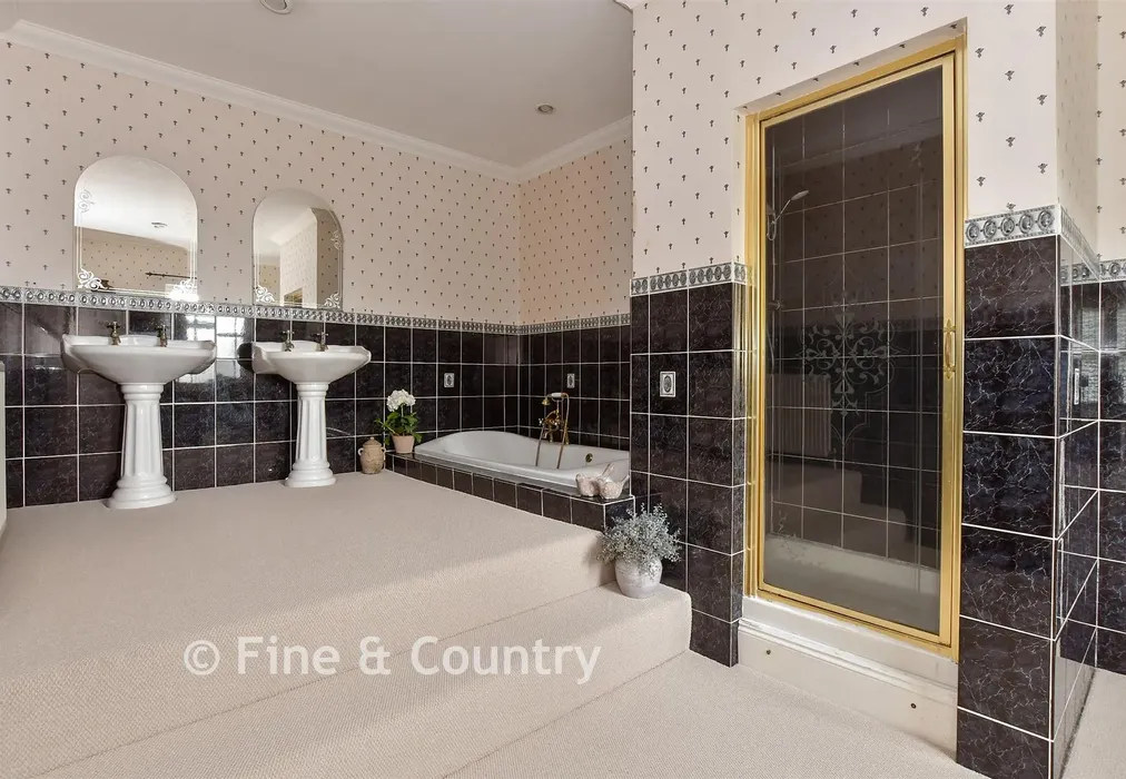 En-Suite Bathroom - Ripple Road, Ripple, Deal, Kent - Wards of Kent